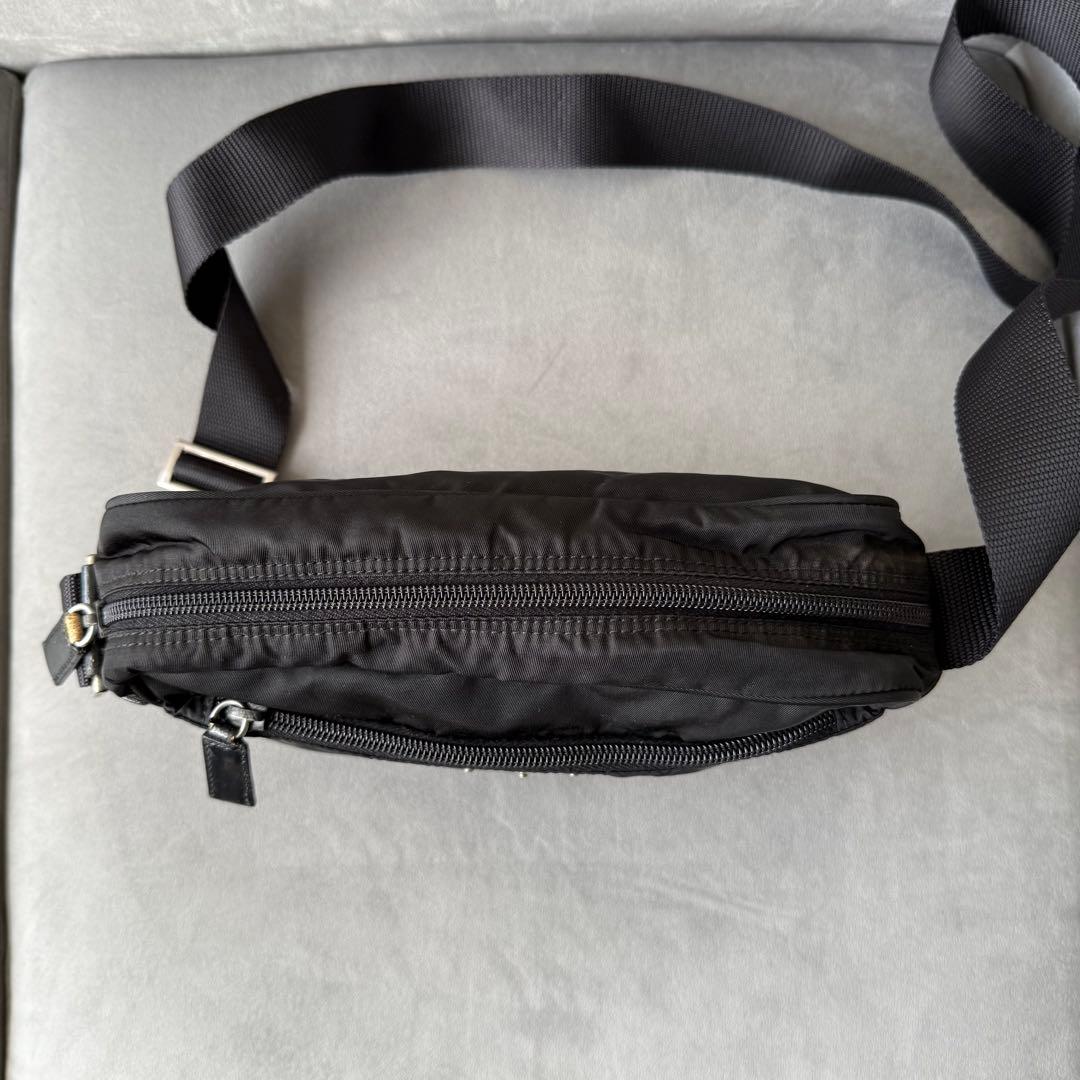 プラダ ナイロン ショルダーバッグ ネロ ナイロン 三角プレート ブラック