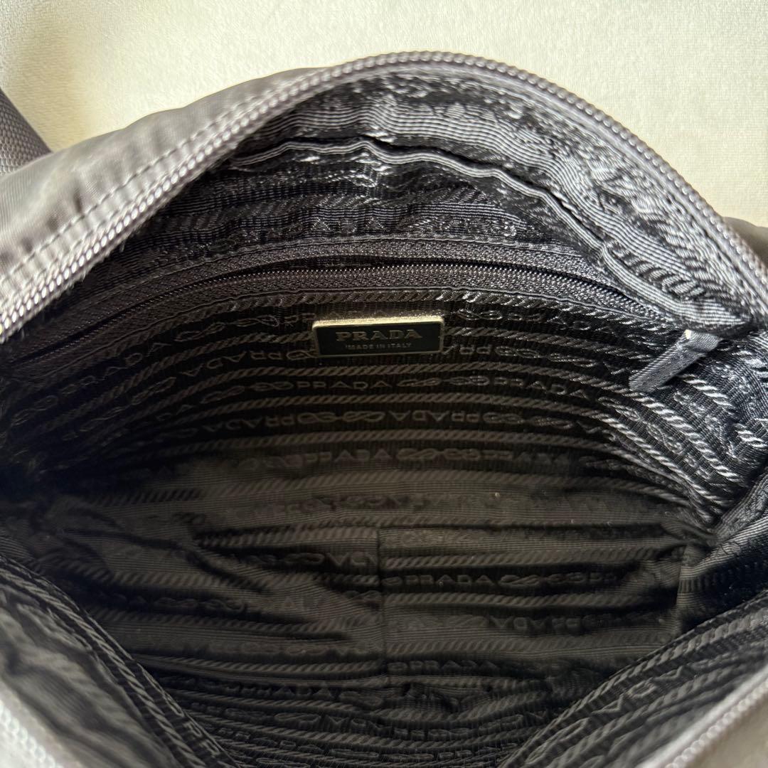プラダ ナイロン ショルダーバッグ ネロ ナイロン 三角プレート ブラック
