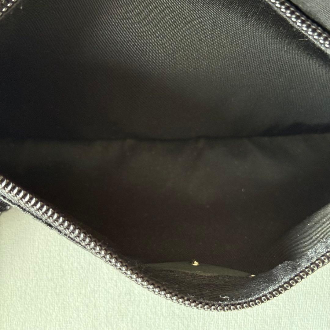 プラダ ナイロン ショルダーバッグ ネロ ナイロン 三角プレート ブラック