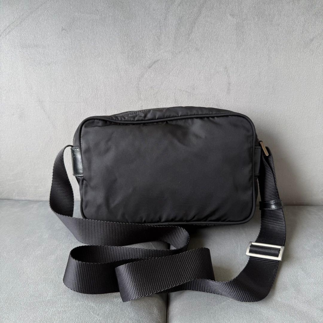 プラダ ナイロン ショルダーバッグ ネロ ナイロン 三角プレート ブラック