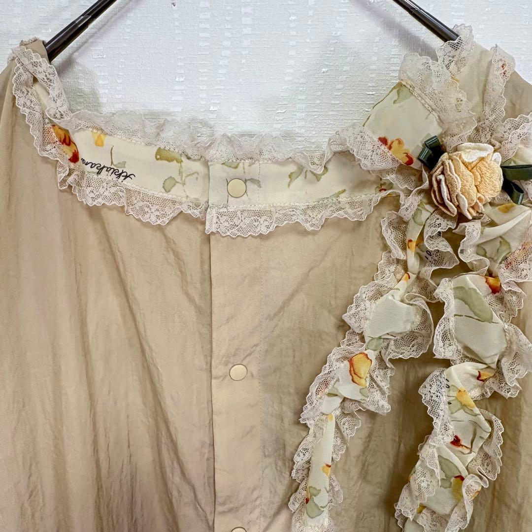 【お値下げ中】さえら　Akiakane ゴージャスなフリルお花飾り　ドレス割烹着