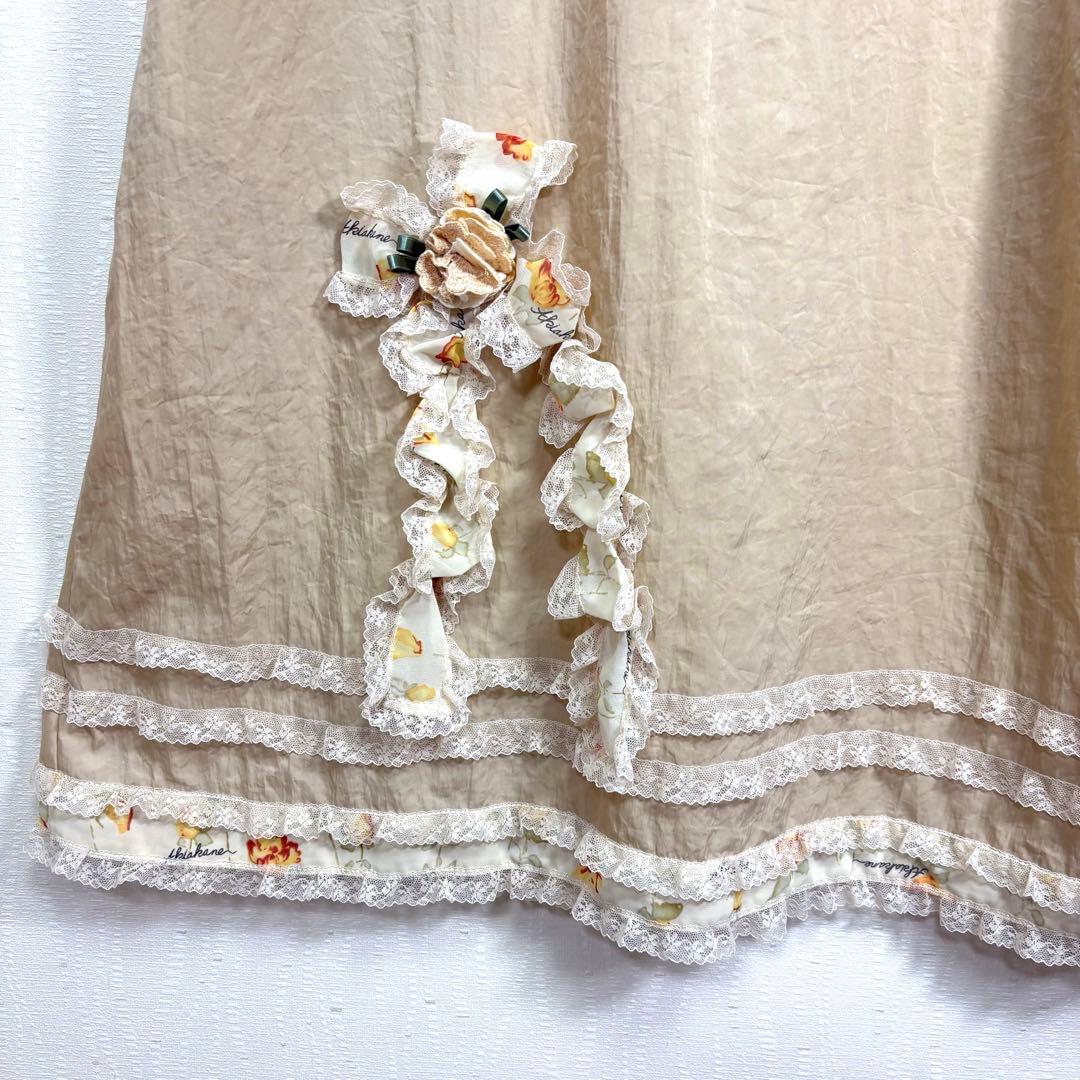 【お値下げ中】さえら　Akiakane ゴージャスなフリルお花飾り　ドレス割烹着