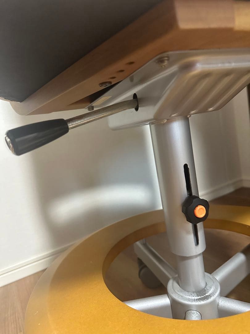 (値下中)カリモク 高さ調整可能 デスクチェア / キャスターチェア　1脚