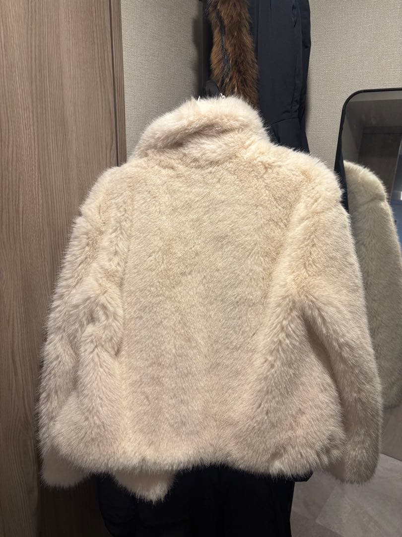 ZARA フェイクファージャケットホワイト