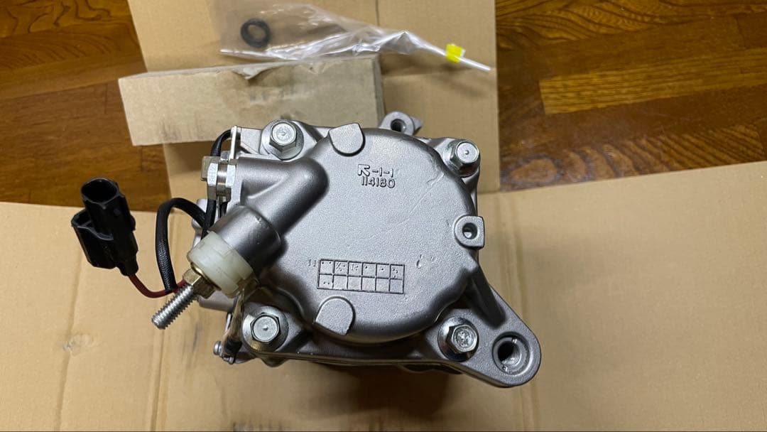 送料込み　エアコン コンプレッサー STR05 3800リビルト品
