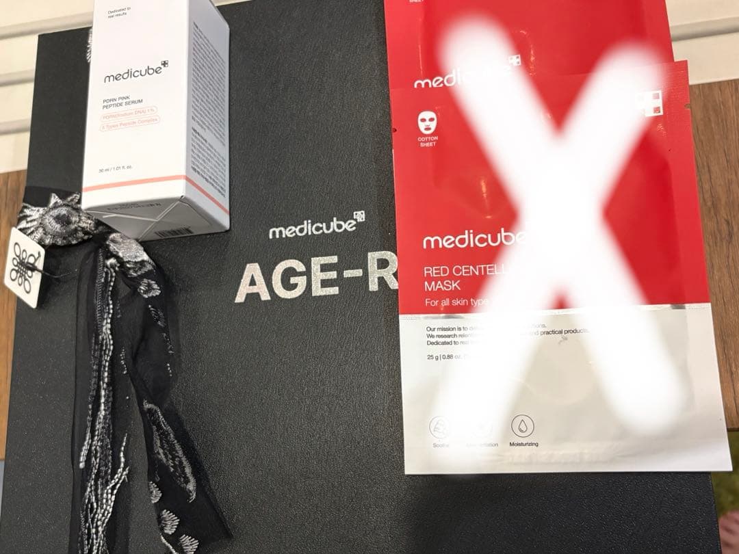 medicube 美顔器　美容液・ケース付き