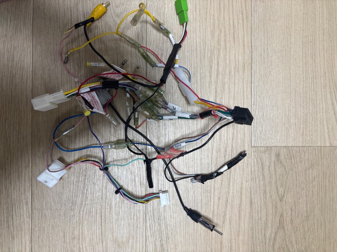 カーナビ AVN-Z05i