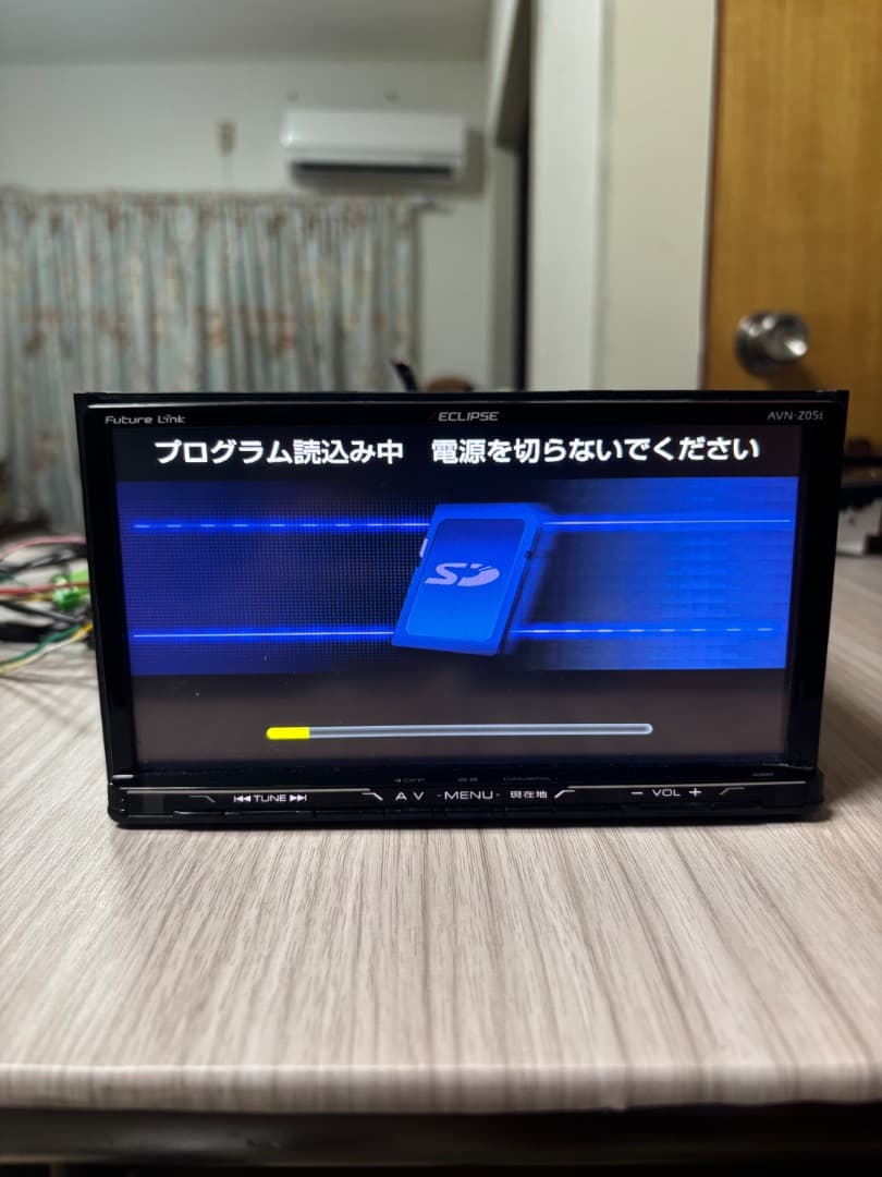 カーナビ AVN-Z05i