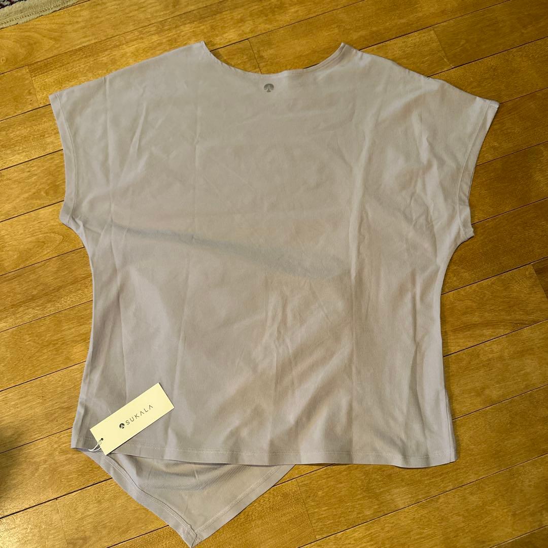 ペーパーライク　アシンメトリートップス　ティラピスTシャツ　Mサイズ