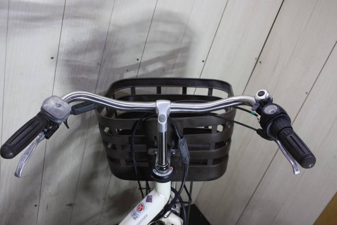ホワイト 電動アシスト自転車 前カゴ付き