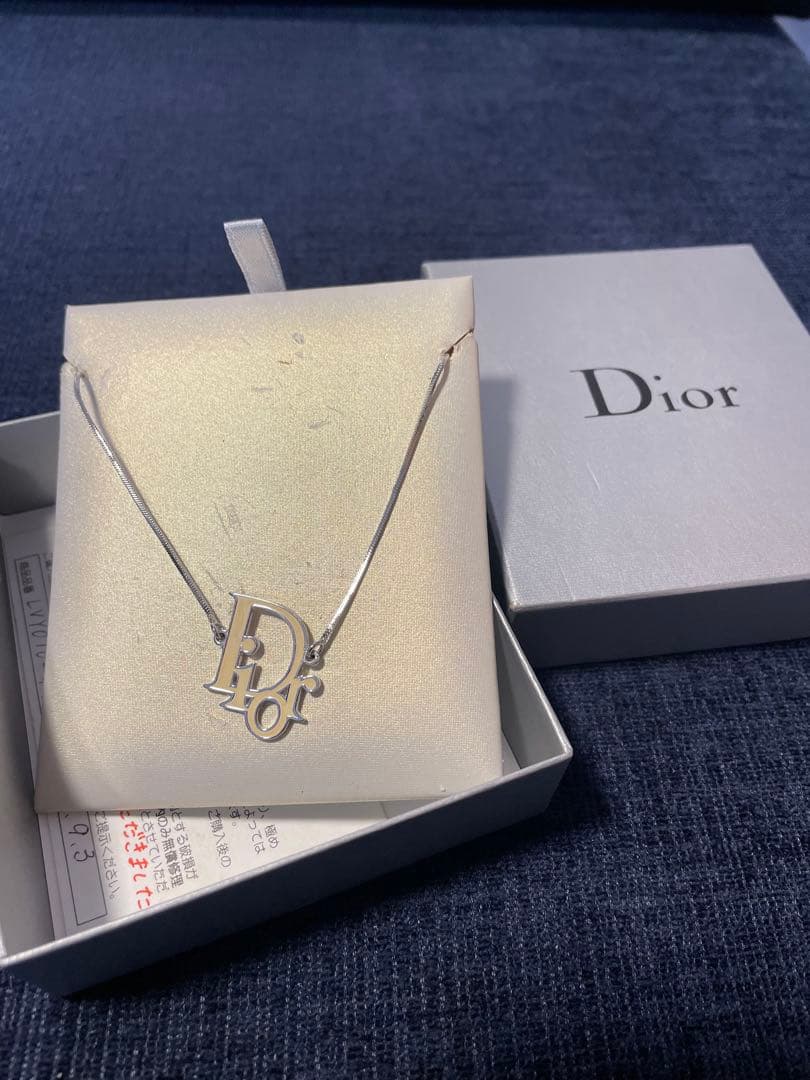 Dior ロゴ ネックレス シルバー