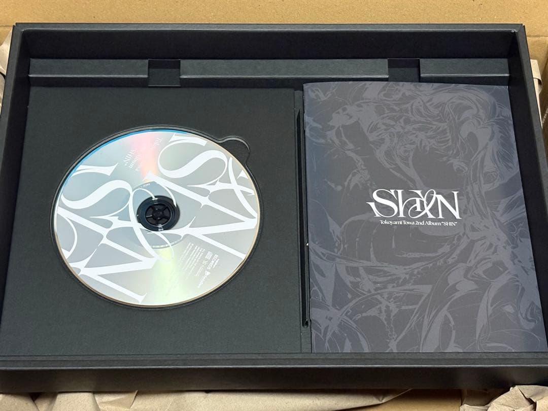 G*T様 常闇トワ 2nd Album『SHIN』 直筆サイン入りジャケット ホ