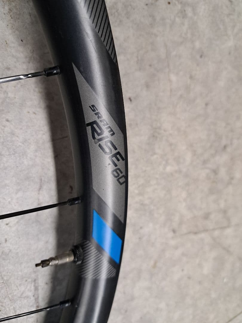 中古SRAM RISE 60 カーボン完組ホイール