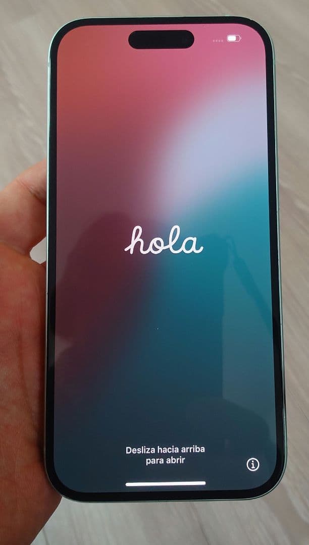 美品　Apple iPhone 15 256GBミッドナイトグリーン