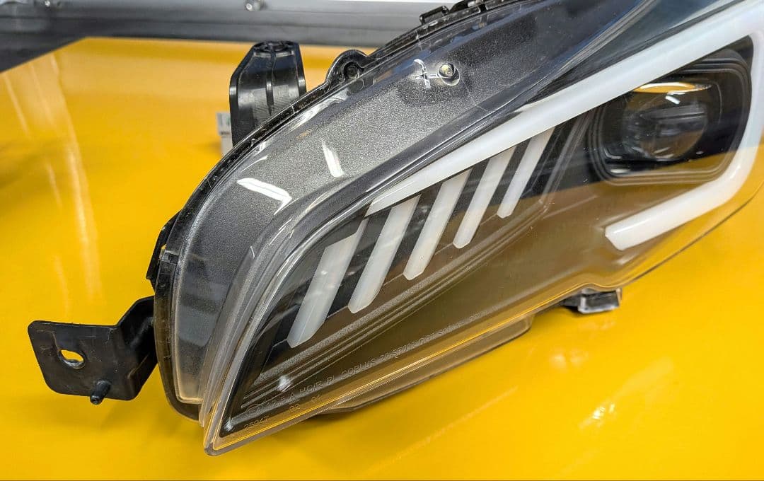 スバル レヴォーグ VM4 クリスタルアイ シャークヘッドライト 左右セット