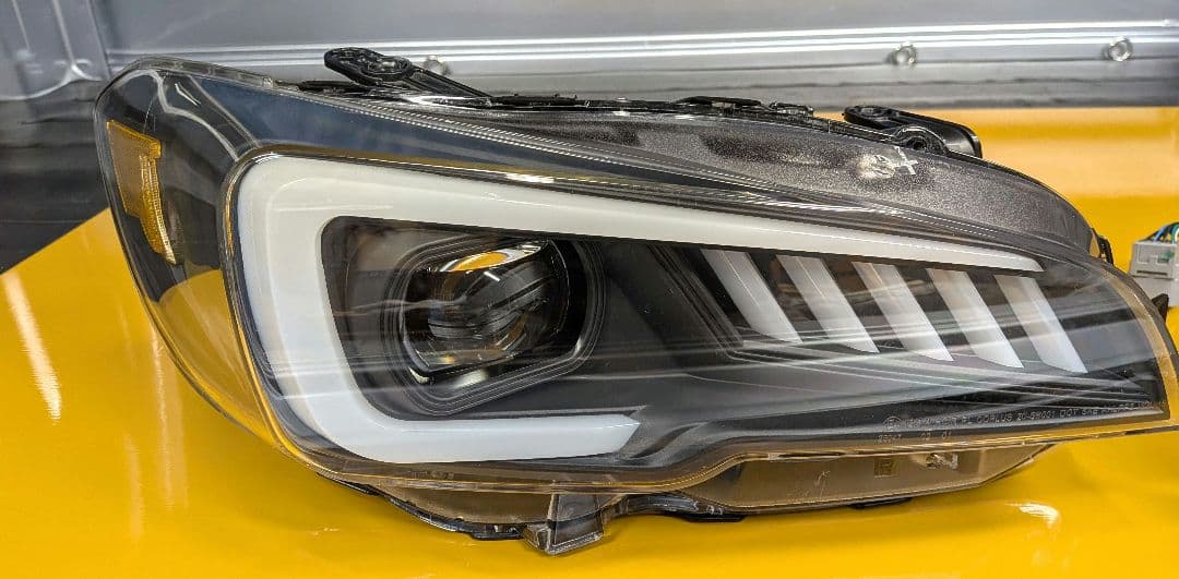 スバル レヴォーグ VM4 クリスタルアイ シャークヘッドライト 左右セット