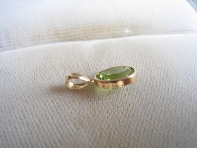 素敵！超輝き天然ペリドット幅8mmx6mm k18金イエローゴールドペンダント