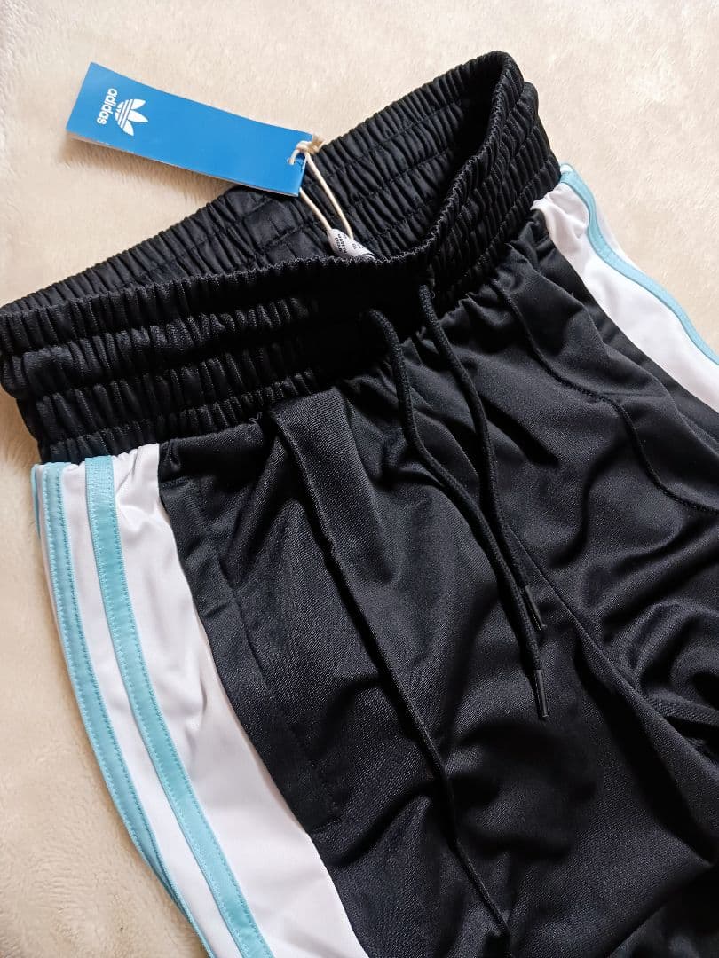 新品タグ付◆アディダス　オリジナルス◆トラックパンツ◆希少カラー◆Mサイズ