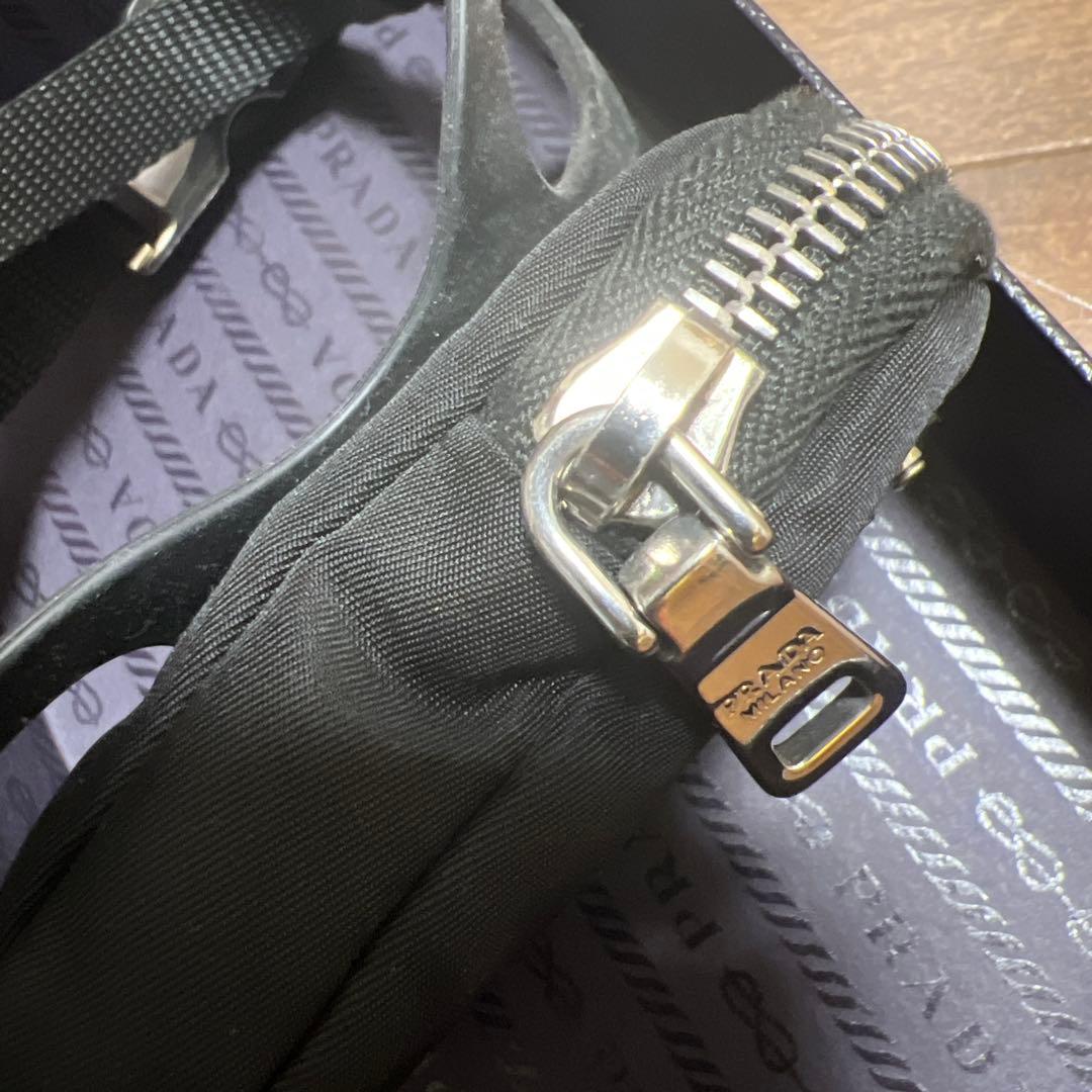 PRADA ブラックナイロンポーチ ストラップ付き