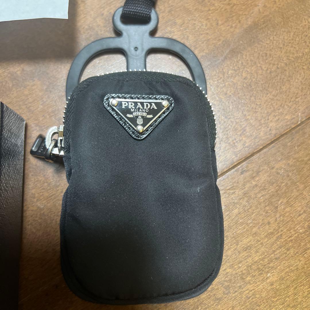 PRADA ブラックナイロンポーチ ストラップ付き