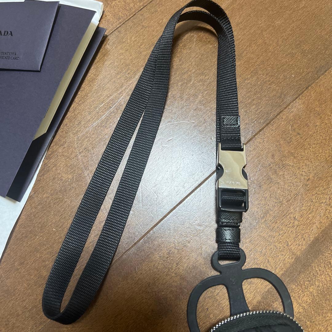PRADA ブラックナイロンポーチ ストラップ付き
