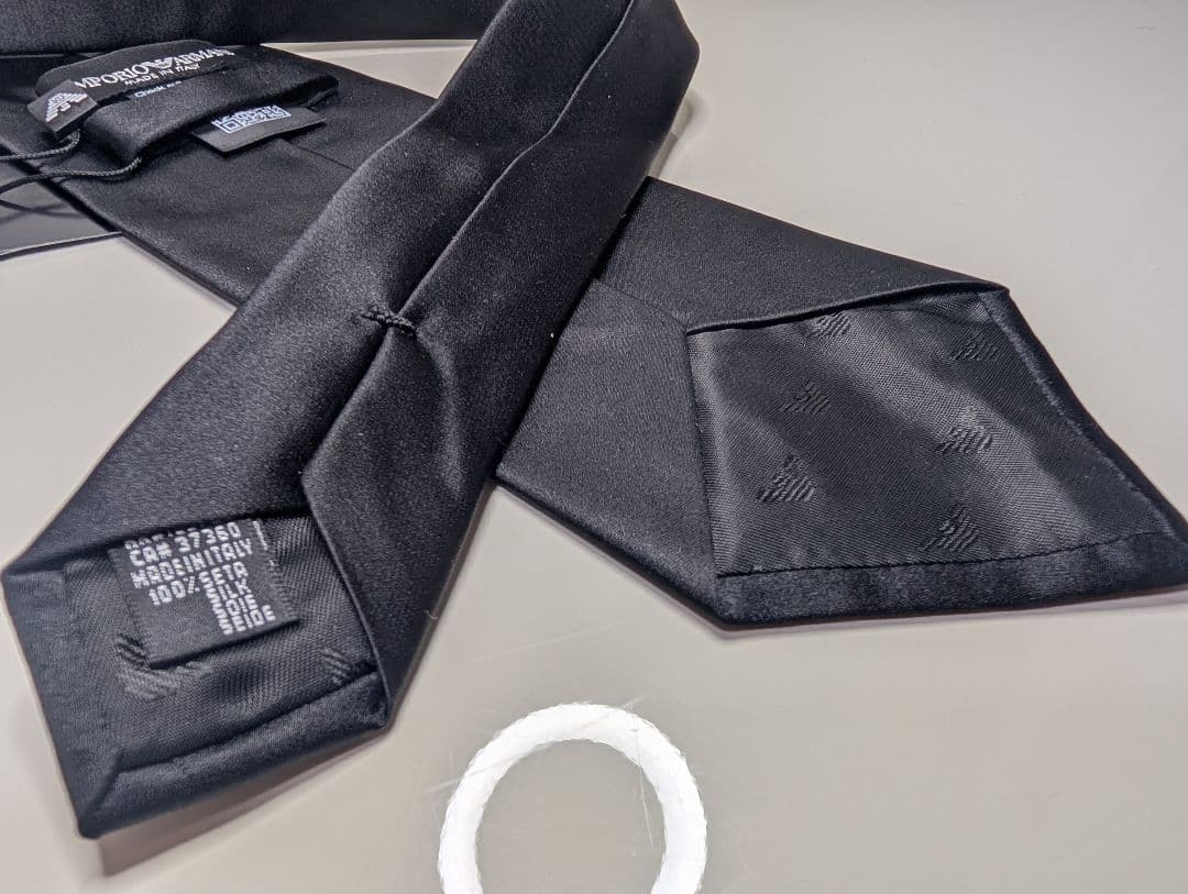 【新品タグ付】エンポリオアルマーニ ネクタイ 黒 ソリッド 光沢【最高級】