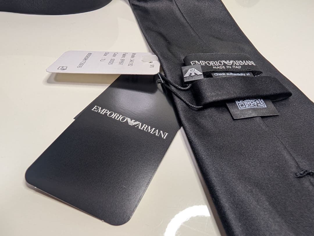 【新品タグ付】エンポリオアルマーニ ネクタイ 黒 ソリッド 光沢【最高級】