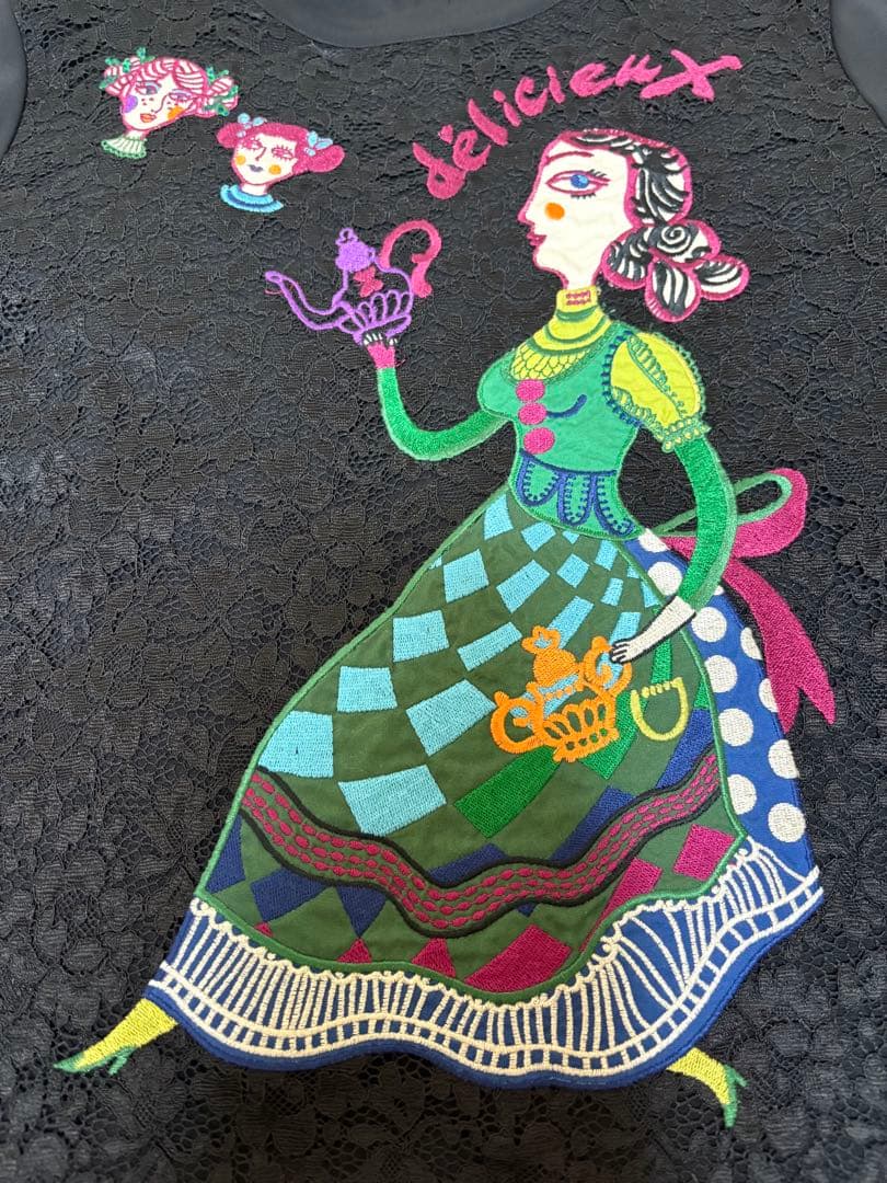 『未使用に近い』⭐️トクコプルミエヴォル⭐️黒地に豪華なレースの所素敵なアップリケ❣️