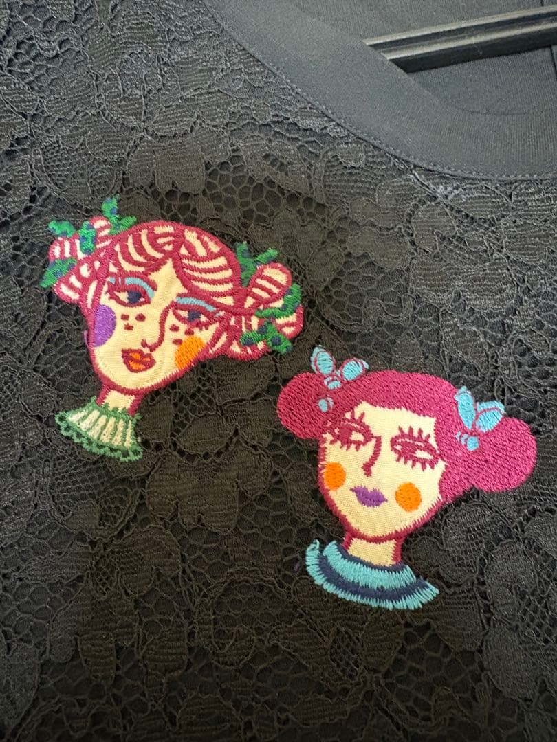 『未使用に近い』⭐️トクコプルミエヴォル⭐️黒地に豪華なレースの所素敵なアップリケ❣️