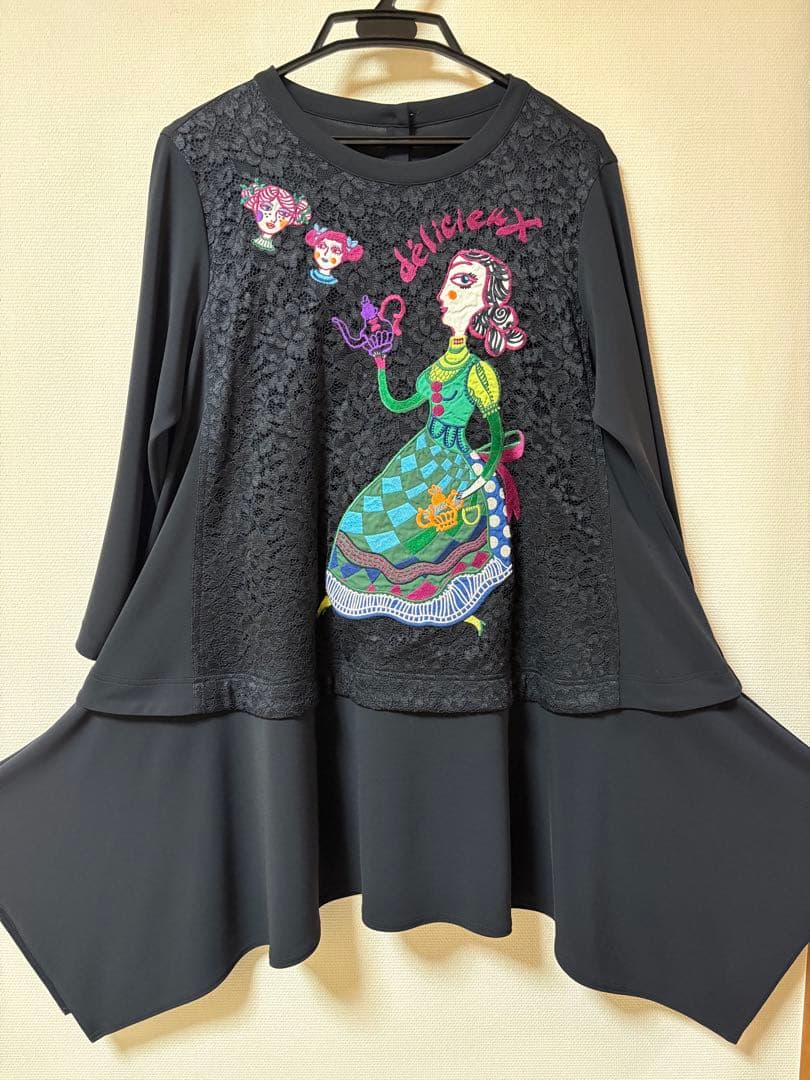 『未使用に近い』⭐️トクコプルミエヴォル⭐️黒地に豪華なレースの所素敵なアップリケ❣️