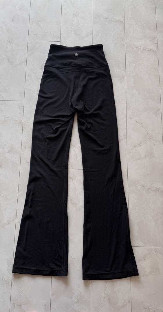 ルルレモン　スーパーハイライズ　フレアレギンスXS