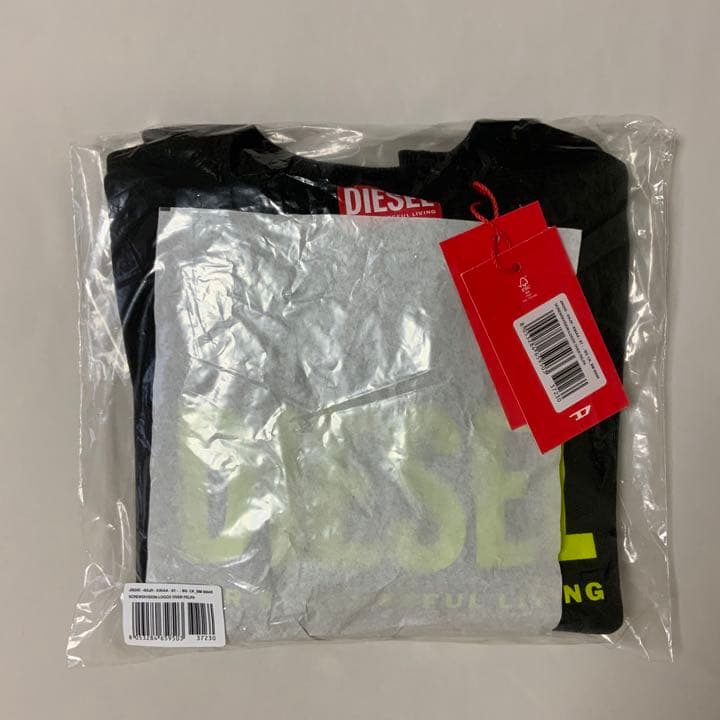 大人気のデザイン　DIESEL KIDS　ロゴスウェット　8Y　正規品