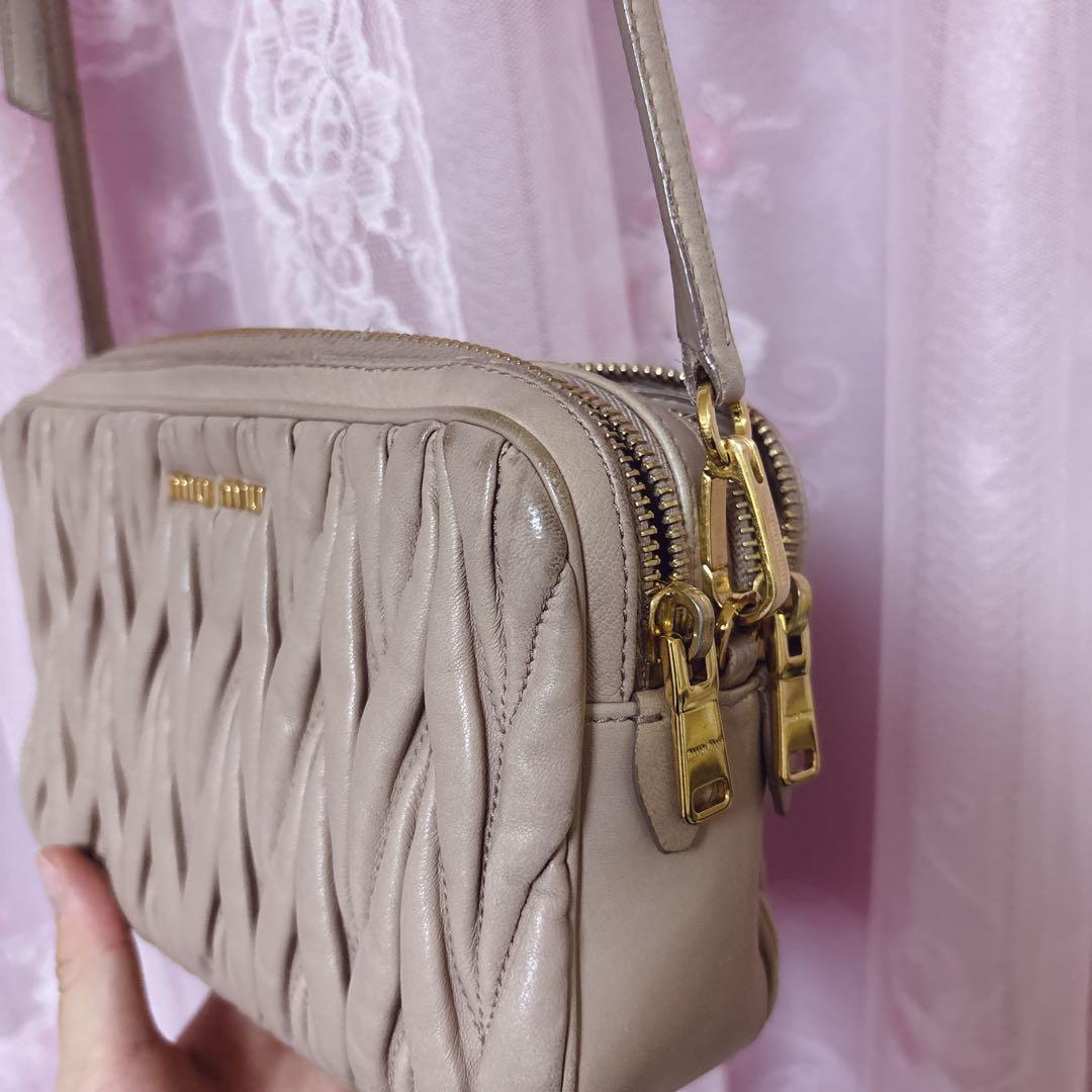 MIUMIU マテラッセ ショルダーバッグ ベージュ