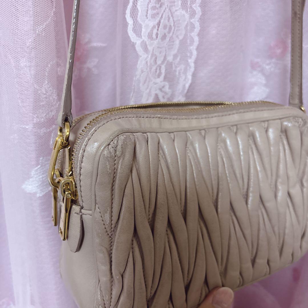 MIUMIU マテラッセ ショルダーバッグ ベージュ