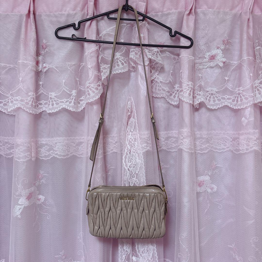 MIUMIU マテラッセ ショルダーバッグ ベージュ