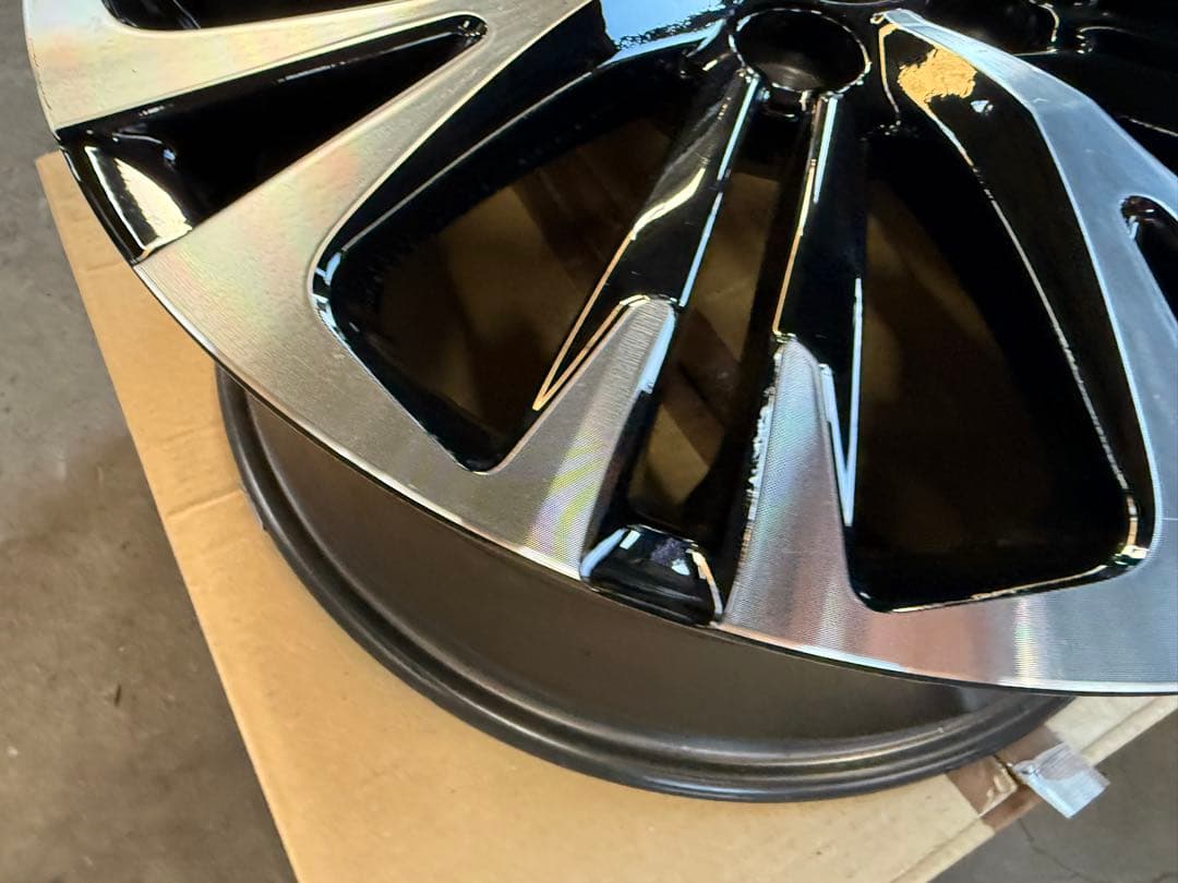 キョウヘイヤリスクロス　純正18インチ ガリキズ無　美品　使用少