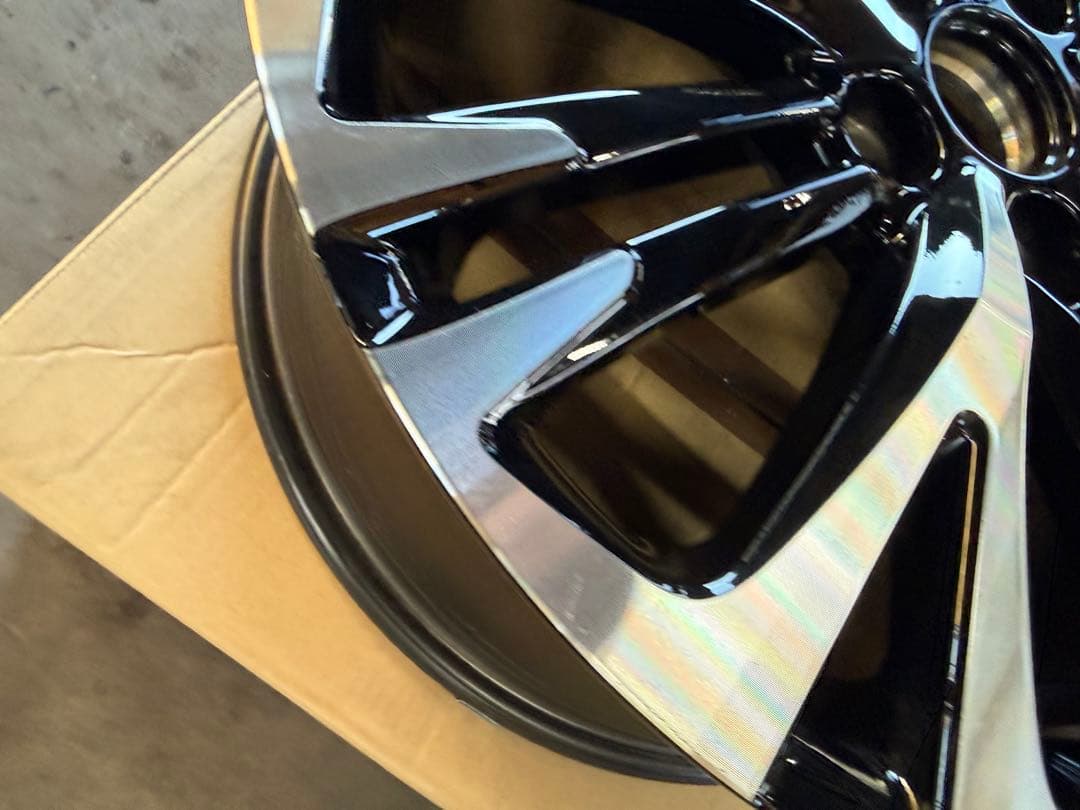 キョウヘイヤリスクロス　純正18インチ ガリキズ無　美品　使用少