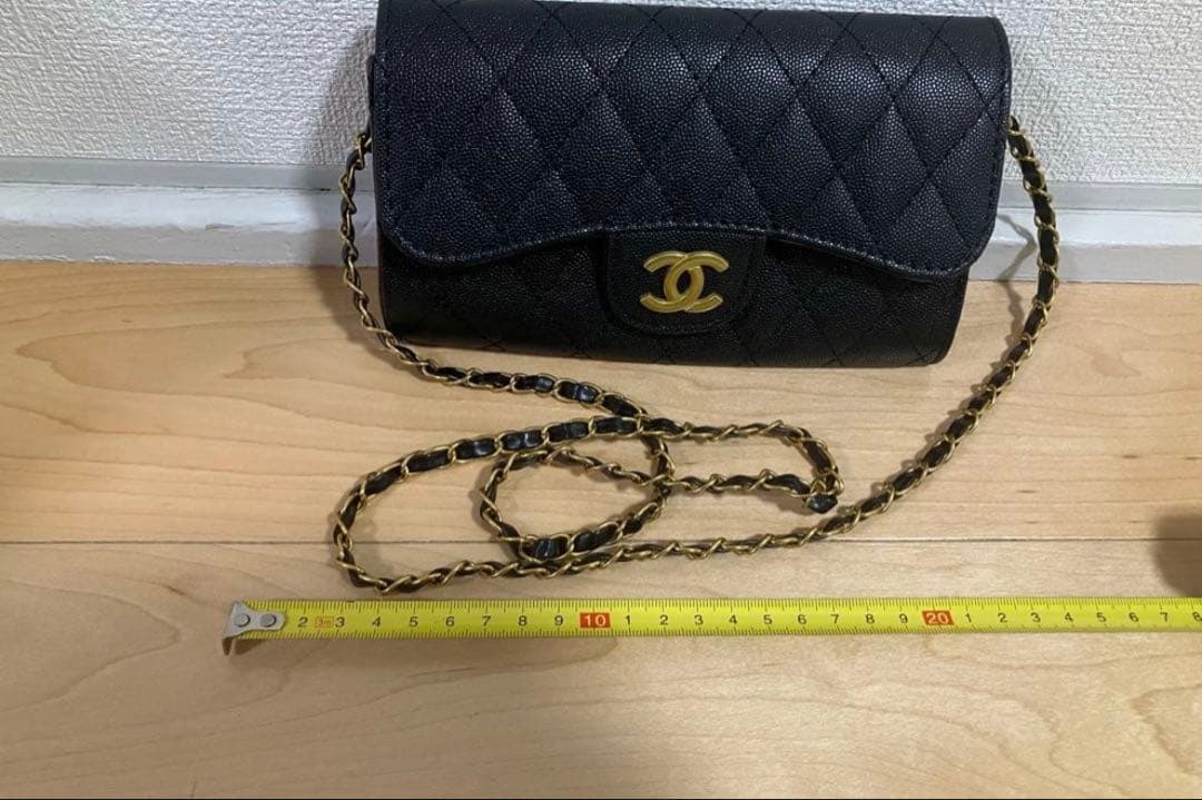 CHANEL ノベルティー　チェーンウォレット