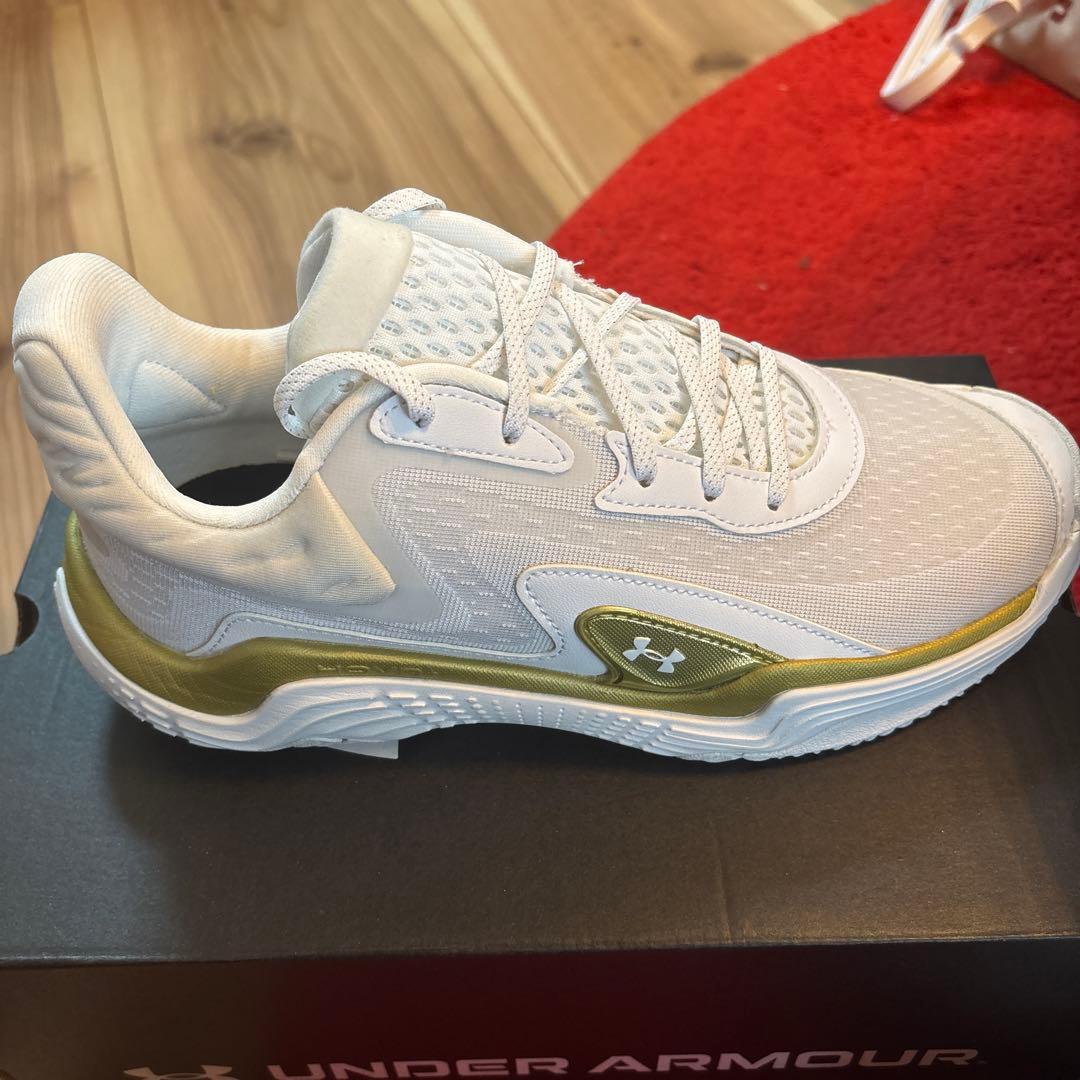 UNDER ARMOUR SPAWN7 ホワイト/ゴールド