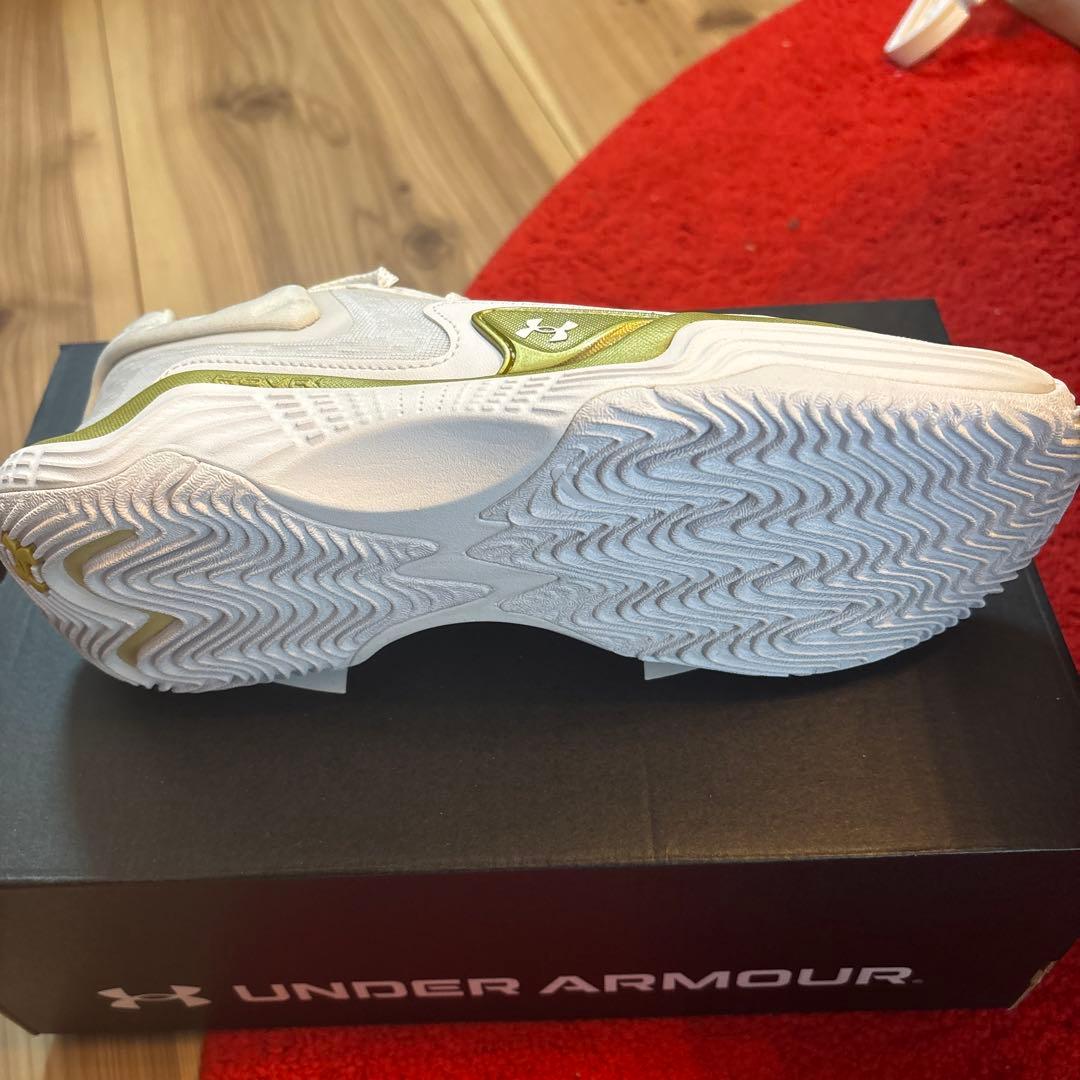 UNDER ARMOUR SPAWN7 ホワイト/ゴールド