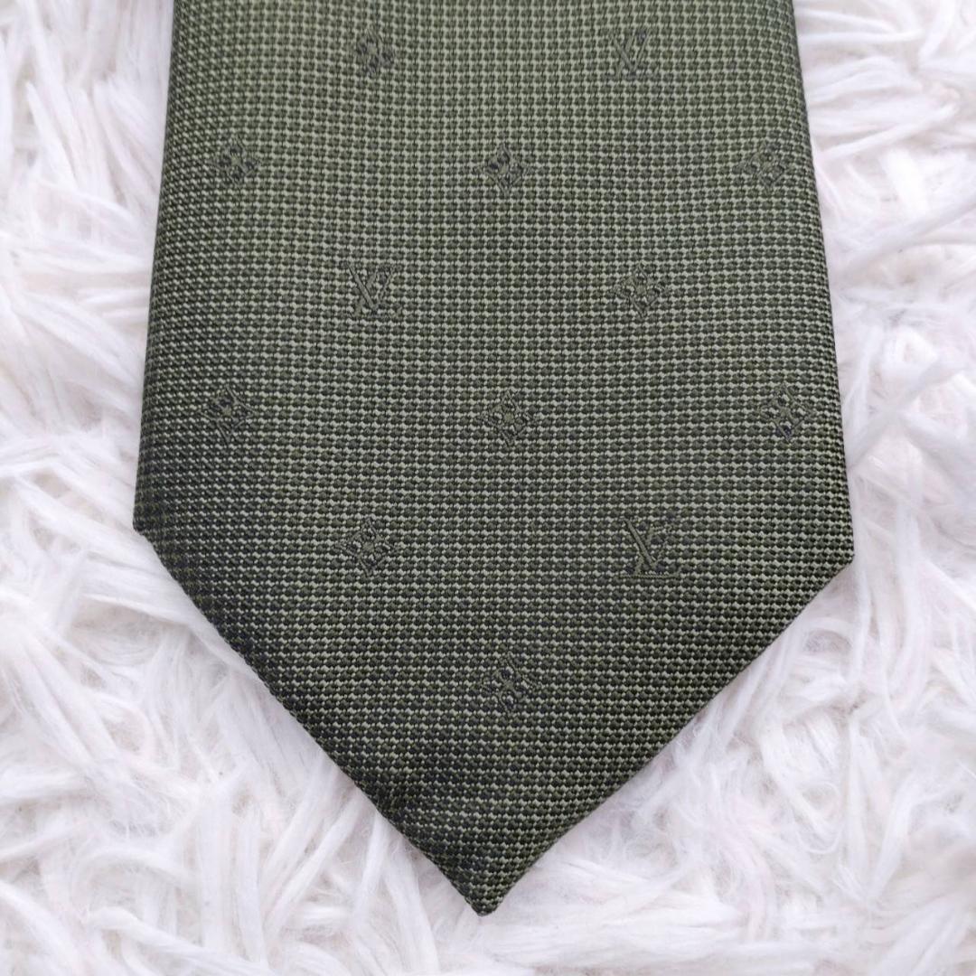 【箱入り未使用】 ルイヴィトン 高級シルクネクタイ 総柄（LV） モスグリーン
