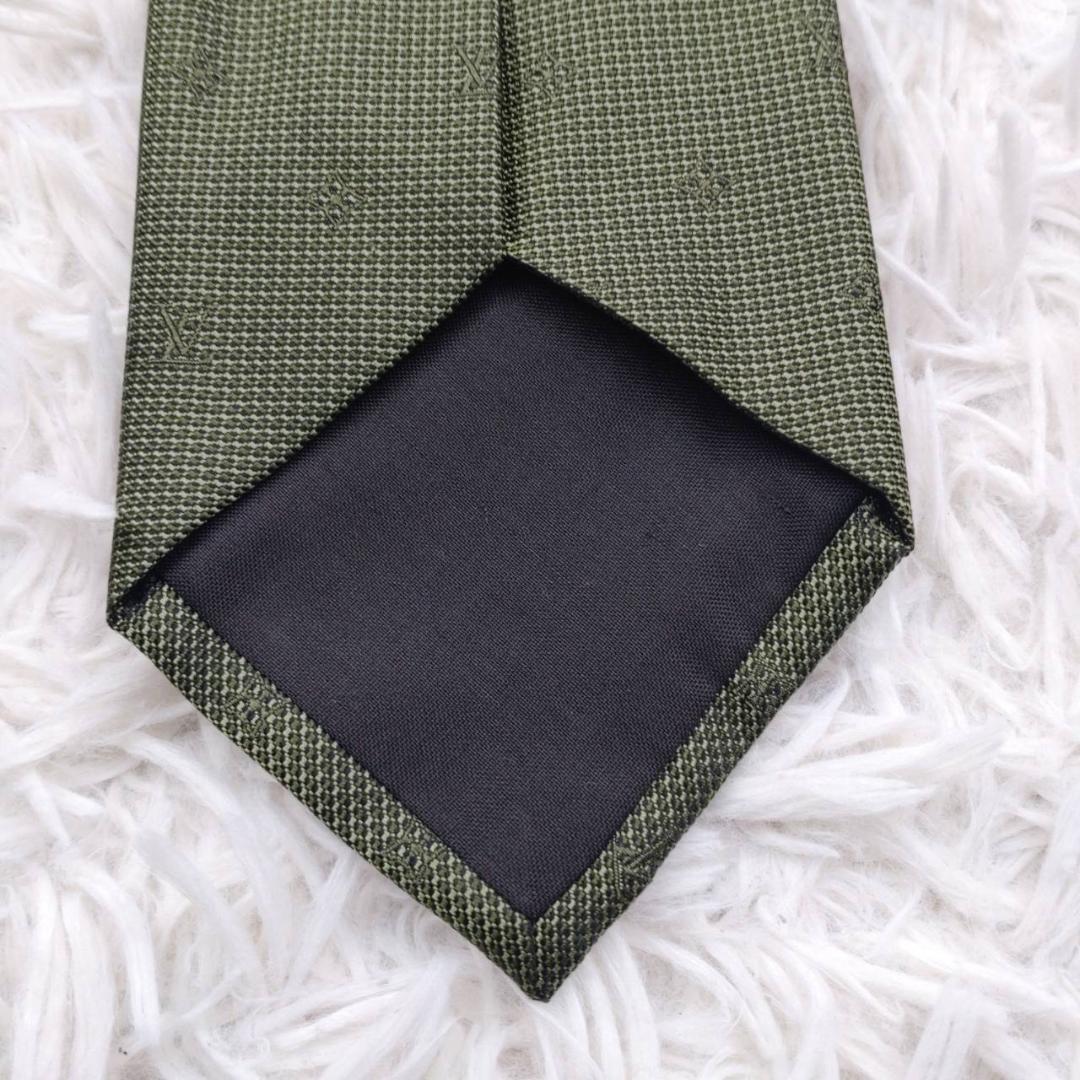 【箱入り未使用】 ルイヴィトン 高級シルクネクタイ 総柄（LV） モスグリーン