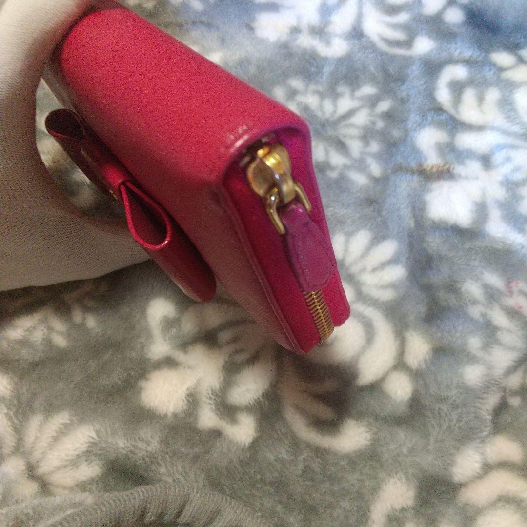 PRADA サフィアーノラウンドファスナーリボン付き長財布 レッド系