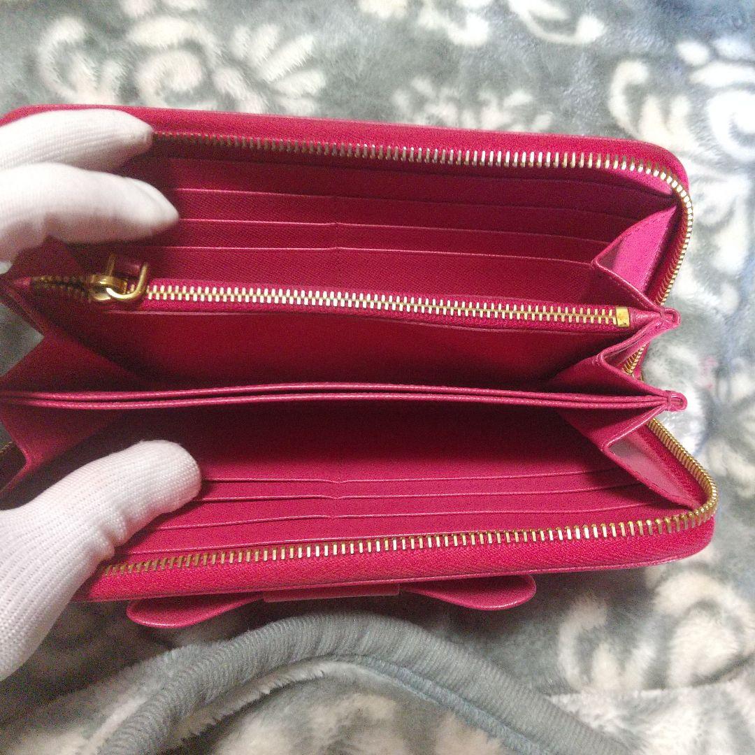 PRADA サフィアーノラウンドファスナーリボン付き長財布 レッド系