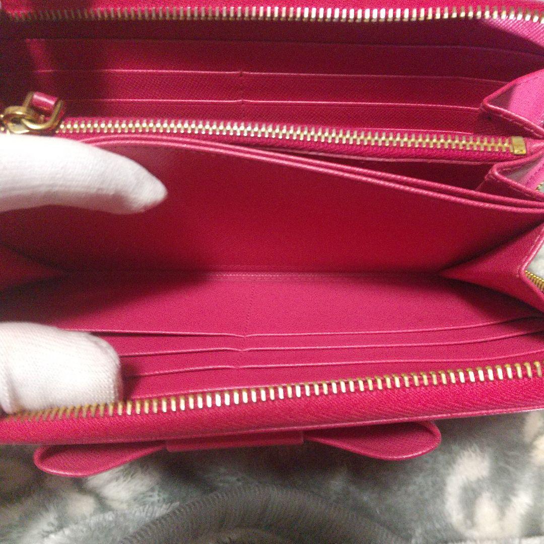 PRADA サフィアーノラウンドファスナーリボン付き長財布 レッド系