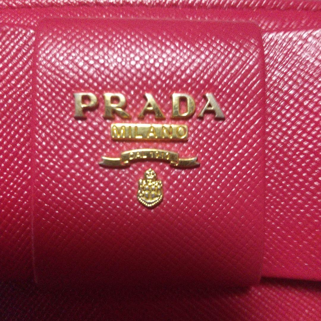 PRADA サフィアーノラウンドファスナーリボン付き長財布 レッド系