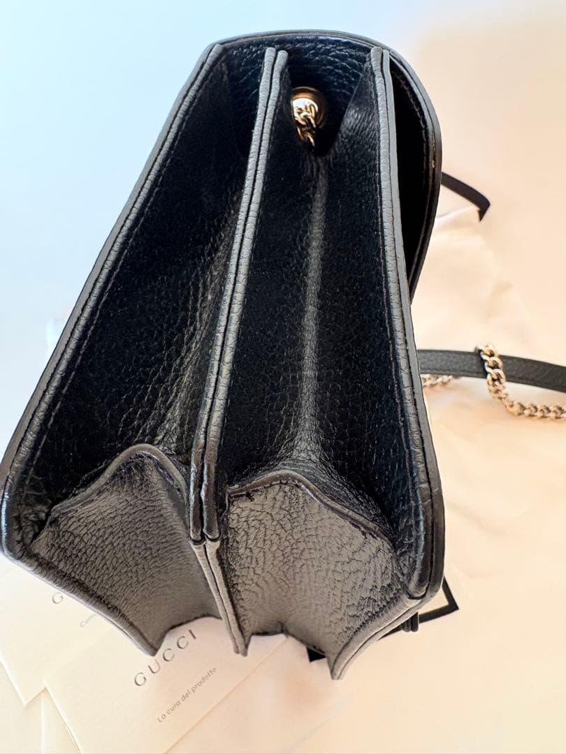 GUCCI インターロッキング　ブラック ショルダーバッグ　グッチ　チェーン