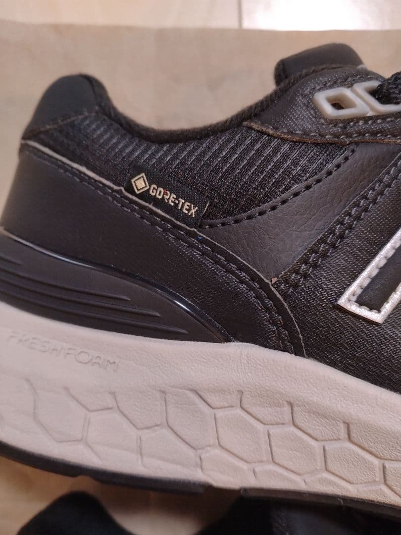 美品New Balance 880ブラック GORE-TEX　23.5 （2Ｅ）