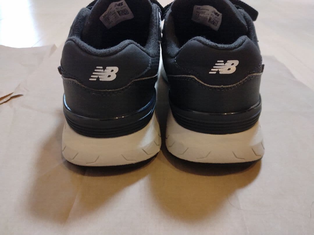 美品New Balance 880ブラック GORE-TEX　23.5 （2Ｅ）