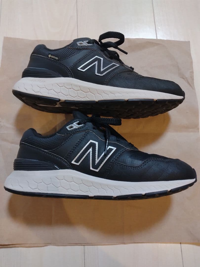 美品New Balance 880ブラック GORE-TEX　23.5 （2Ｅ）